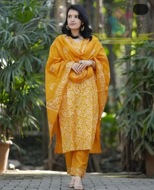 Orange_Beautiful_Printed_Cotton_Kurti_and_Pant_Pair_With_Mulmul_Dupatta_For_Women