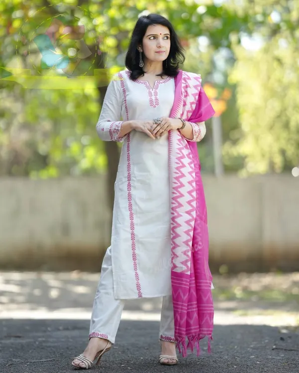 Off-White_Handloom_Cotton_Kurti_and_Pant_Pair_With_Khadi_Silk_Ikkat_Print_Dupatta_For_Women