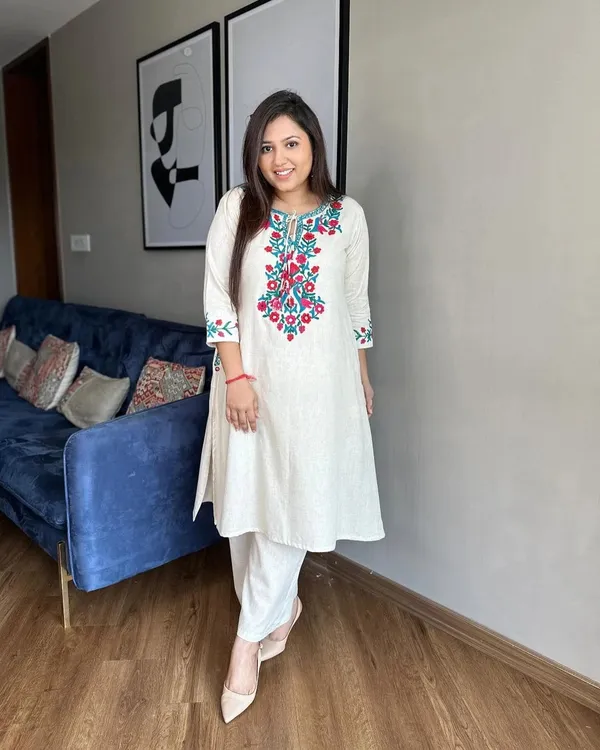 Off-White_Beautiful_Cotton_Aari_Work_Kurti_and_Palazzo_Set_For_Women