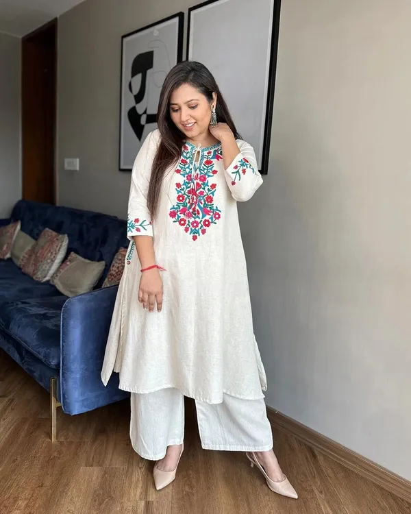 Off-White_Beautiful_Cotton_Aari_Work_Kurti_and_Palazzo_Set_For_Women