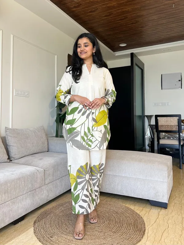 Off_White_Base_Beautiful_Cotton_Flex_Co-ord_Set_For_Women