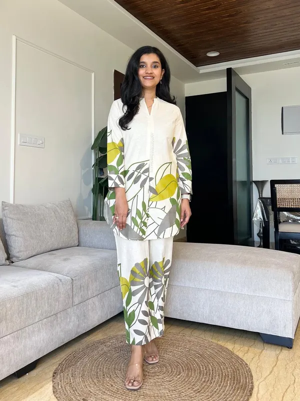 Off_White_Base_Beautiful_Cotton_Flex_Co-ord_Set_For_Women