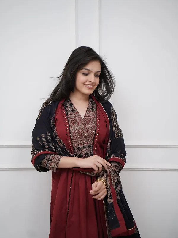 Beautiful_Cotton_Kurti_and_Pant_Paired_with_Dupatta