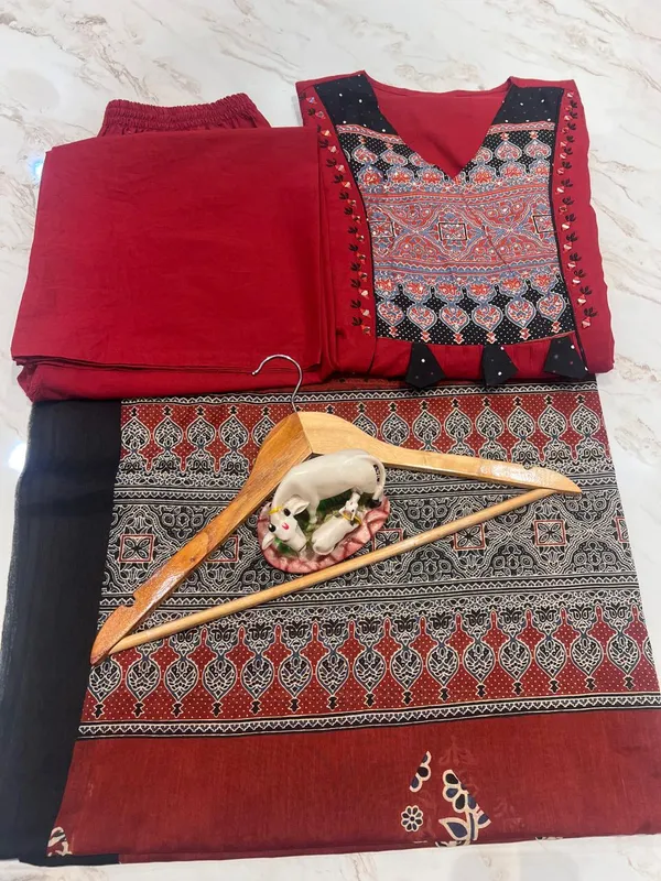 Beautiful_Cotton_Kurti_and_Pant_Paired_with_Dupatta