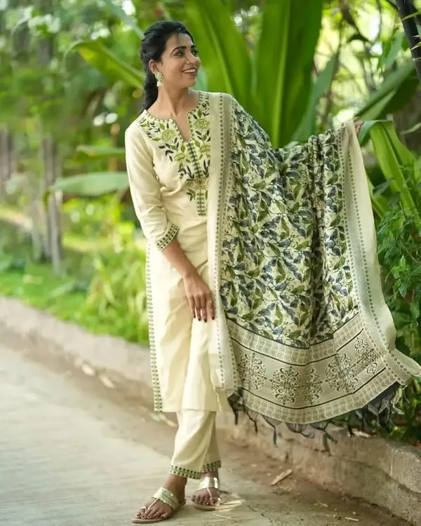 Off_white_Beautiful_Cotton_Kurti_and_Pant_Pair_With_Khadi_Silk_Dupatta_For_Women