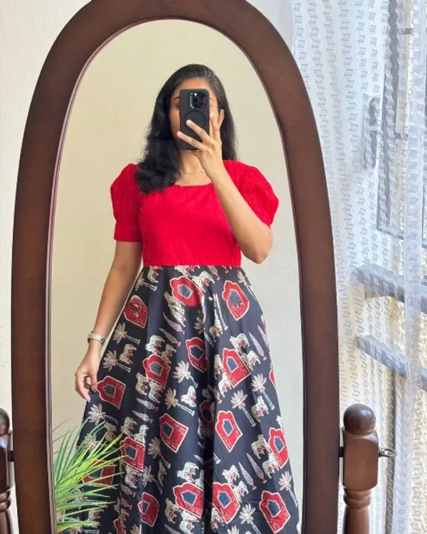 Red_and_Black_Beautiful_Hakoba_Middie/_Gown_For_Women