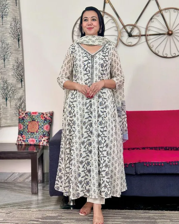 Beautiful_Printed_Cotton_Anarkali_Kurti_with_Pant_and_Mulmul_Dupatta