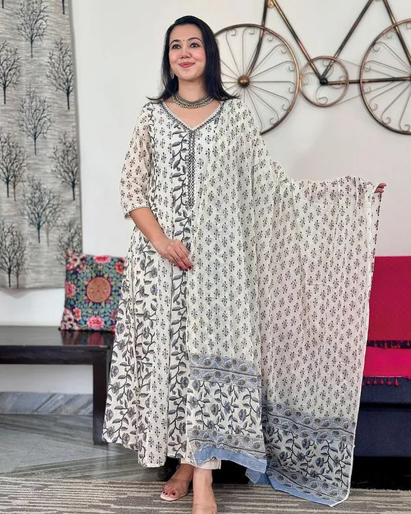 Beautiful_Printed_Cotton_Anarkali_Kurti_with_Pant_and_Mulmul_Dupatta