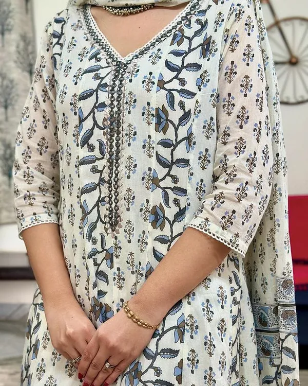 Beautiful_Printed_Cotton_Anarkali_Kurti_with_Pant_and_Mulmul_Dupatta