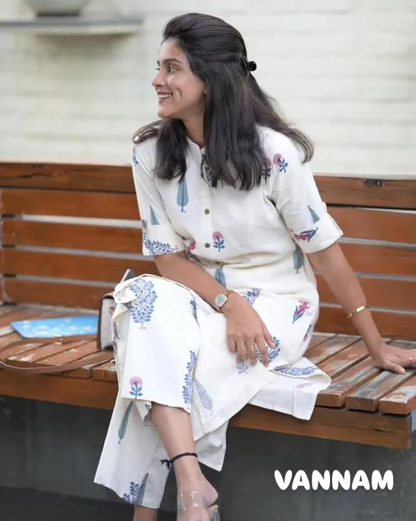 Off-White_Cotton_A-Line_Kurti_and_Pant_Co-ord_Set_For_Women