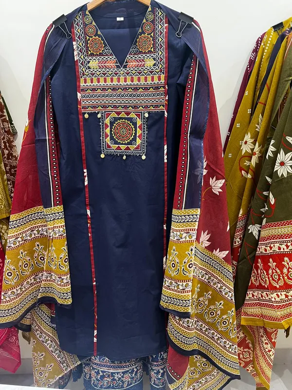 Cotton_Embroidered_Kurti_and_Pant_Paired_with_Cotton_Printed_Dupatta