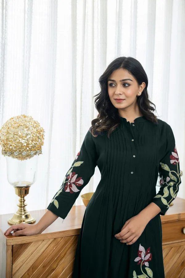 Black_Cotton_Embroidered_Kurti_and_Pant_Set_For_Women