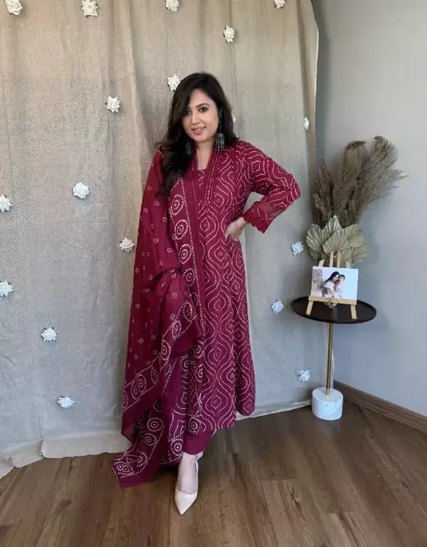 Maroon_Cotton_Kurti_and_Pant_Pair_With_Mulmul_Dupatta_For_Women