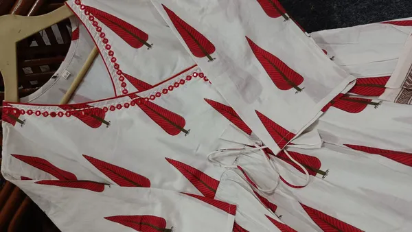 White_base_with_Red_Print_Cotton_Kurti_and_Pant_Pair_With_Mulmul_Dupatta_For_Women