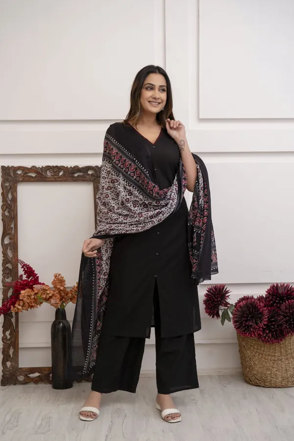 Black_Cotton_Kurti_and_Pant_Pair_With_Mulmul_Dupatta_For_Women