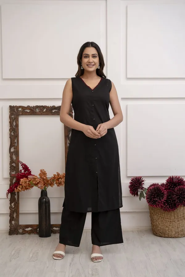 Black_Cotton_Kurti_and_Pant_Pair_With_Mulmul_Dupatta_For_Women