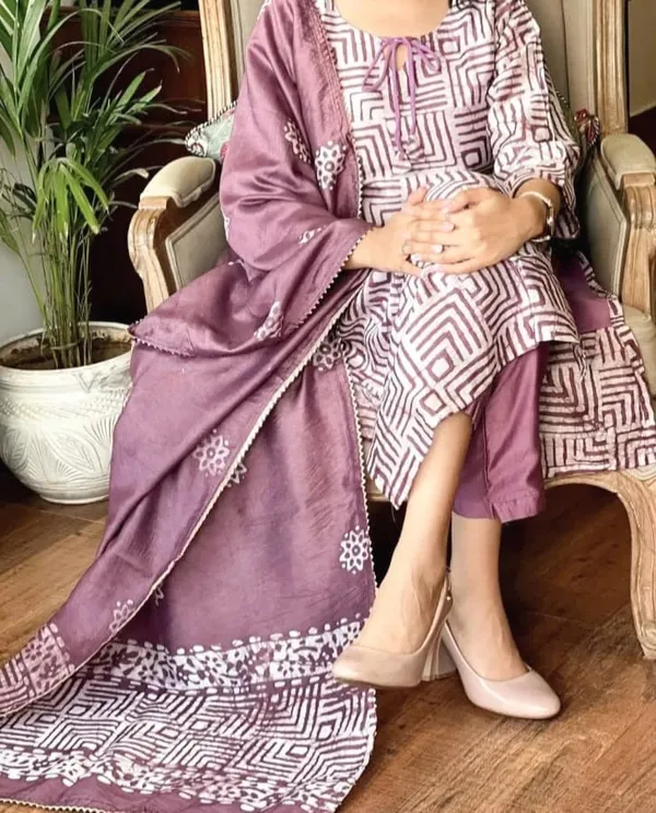 Lavender_Cotton_Kurti_and_Pant_With_Mulmul_Dupatta_For_Women