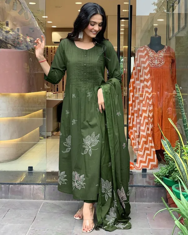 Cotton_Pintucks_Kurti_and_Pant_With_Mulmul_Dupatta
