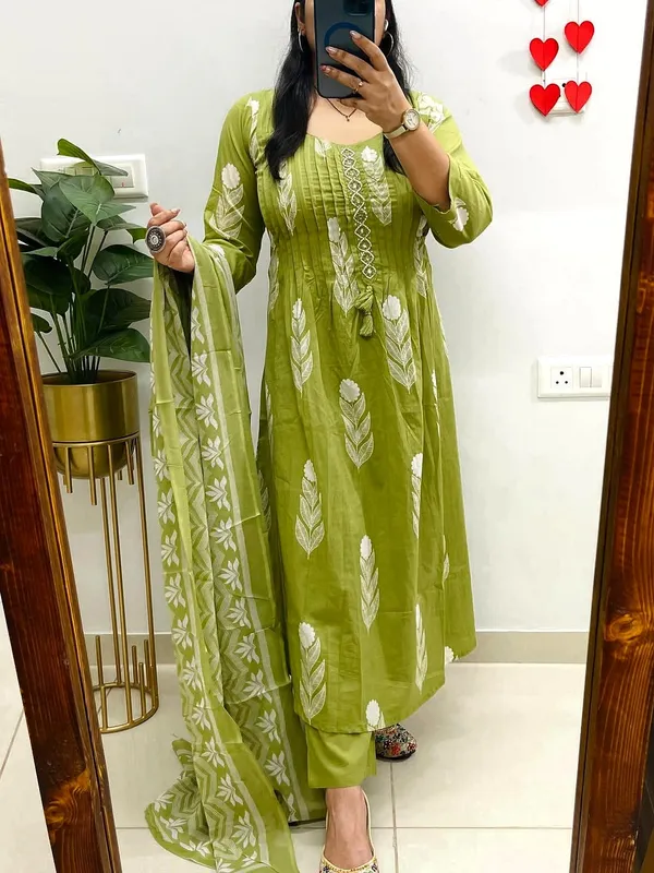 Green_Cotton_Printed_Pintucks_Kurti_and_Pant_Paiwith_Mulmul_Dupatta_For_Women