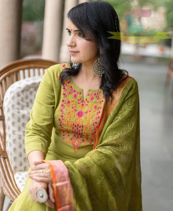Green_Beautiful_Handloom_Cotton_Kurti_Pant_with_Linen_Dupatta_For_Women