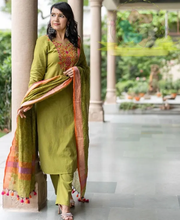 Green_Beautiful_Handloom_Cotton_Kurti_Pant_with_Linen_Dupatta_For_Women