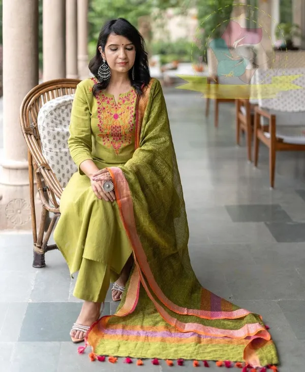 Green_Beautiful_Handloom_Cotton_Kurti_Pant_with_Linen_Dupatta_For_Women