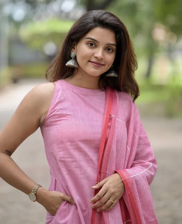 Handloom_Cotton_A-Line_Kurti_and_Palazzo_Paired_with_Pure_Linen_Dupatta