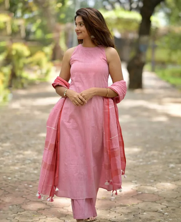 Handloom_Cotton_A-Line_Kurti_and_Palazzo_Paired_with_Pure_Linen_Dupatta