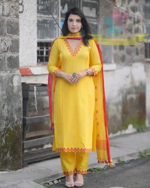 Handloom_Cotton_Kurti_and_Pant_Paired_with_Linen_Dupatta