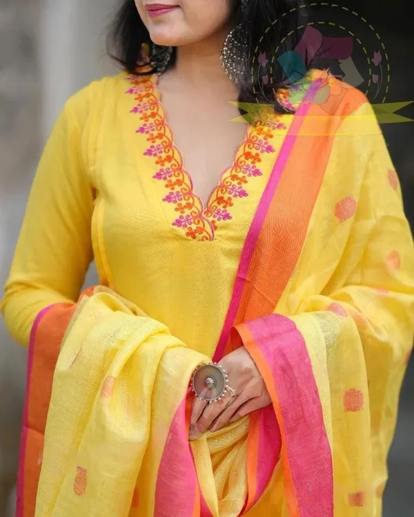 Handloom_Cotton_Kurti_and_Pant_Paired_with_Linen_Dupatta