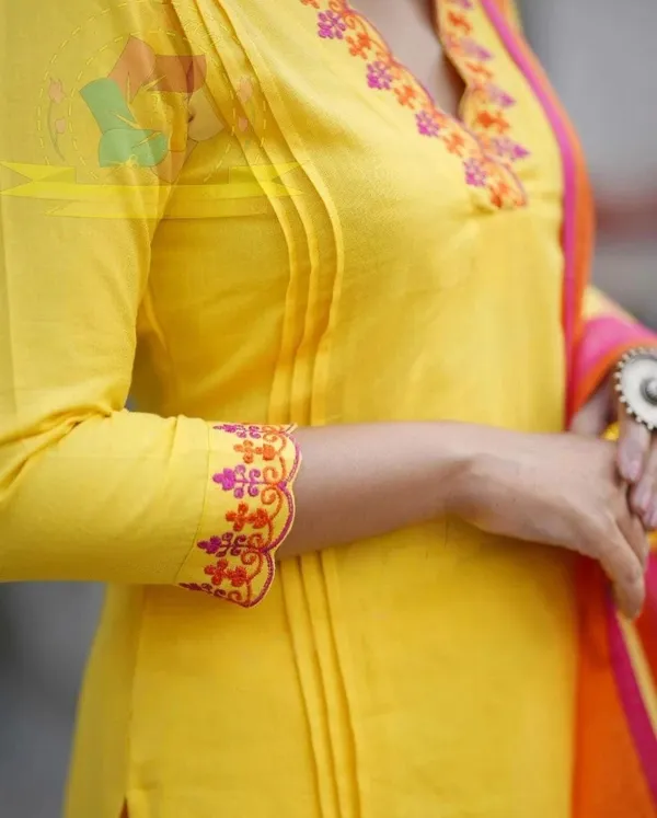 Handloom_Cotton_Kurti_and_Pant_Paired_with_Linen_Dupatta