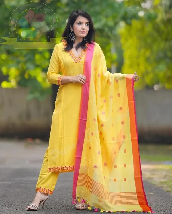Handloom_Cotton_Kurti_and_Pant_Paired_with_Linen_Dupatta