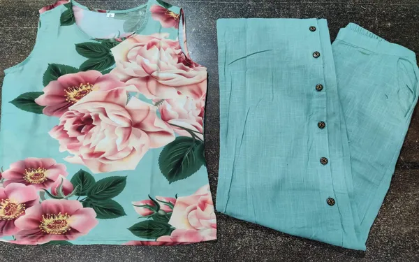 Green_Stylish_Cotton_Culottes_Pant_Pair_With_Muslin_Top_For_Women
