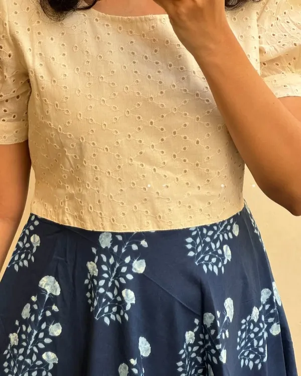 Indigo_and_White_Beautiful_Indigo_Printed_Cotton_Middie_For_Women