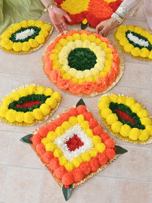 Multicolor_Kriti_Circle_Shaped_Artificial_Rangoli_|17_x_17_inch|_Festive_Decor