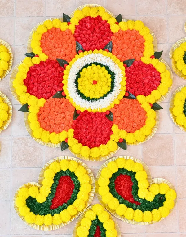 Multicolor_Flower_Shaped_Artificial_Rangoli_|34_x_34_inch|