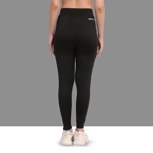 Black_Stretchable_Slim_Fit_Legging_For_Women