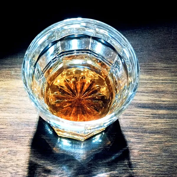Transparent_Classic_Fashion_Crystal_Heavy_Weight_Premium_Whiskey_Glass_For_Drinking_Bourbon,_Scotch,_Cocktails_|_Tumblers_(9.5*8.5cm)_|_300mL