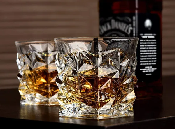 Pack_Of_4,_Transparent_Diamond_Crystal_Cut_Whiskey_Glasses_300_ml