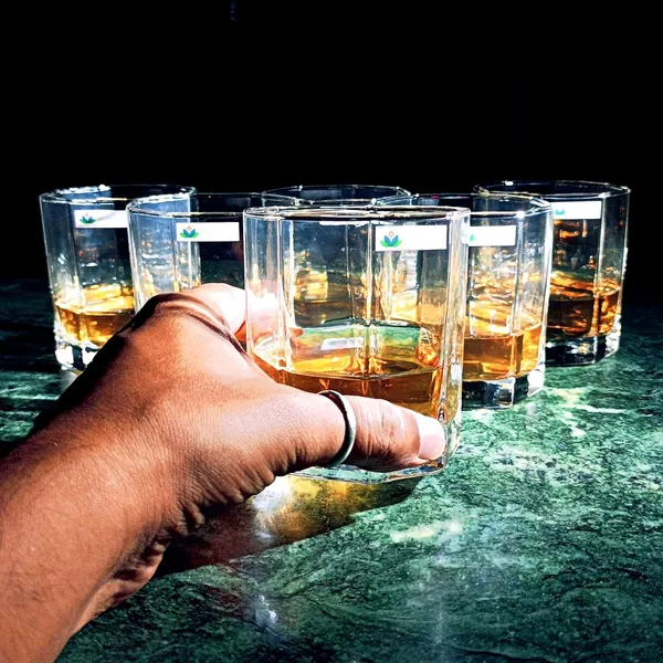 Pack_Of_2,_Transparent_Octa_Crystal_Whiskey_Glass_|_Premium_Classic_Italian_Glass_For_Drinking_Bourbon,_Scotch,_Cocktails_|_Tumblers_|_300_mL__(9*8cm)