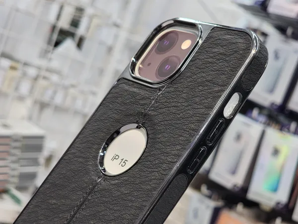 IP_15_Leather_Finish_and_Electroplated_Camera_15_PROtection_Back___(Mobile_Cover)