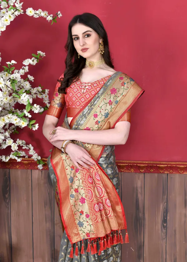 Grey_Cotton_Silk_With_Beautiful_Zari_&_Meenakari_Weaving_Pallu_With_Zari_Weaving_Border_Saree