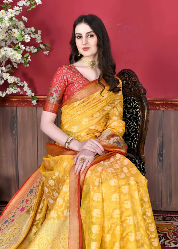 Yellow_Cotton_Silk_With_Beautiful_Zari_&_Meenakari_Weaving_Pallu_With_Zari_Weaving_Border_Saree