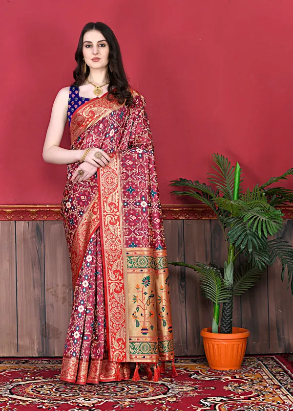 Maroon_Art_Silk_Saree_with_Zari_Weaving_Pallu_and_Patola_Design