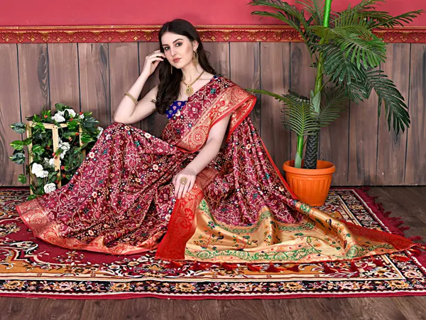 Maroon_Art_Silk_Saree_with_Zari_Weaving_Pallu_and_Patola_Design