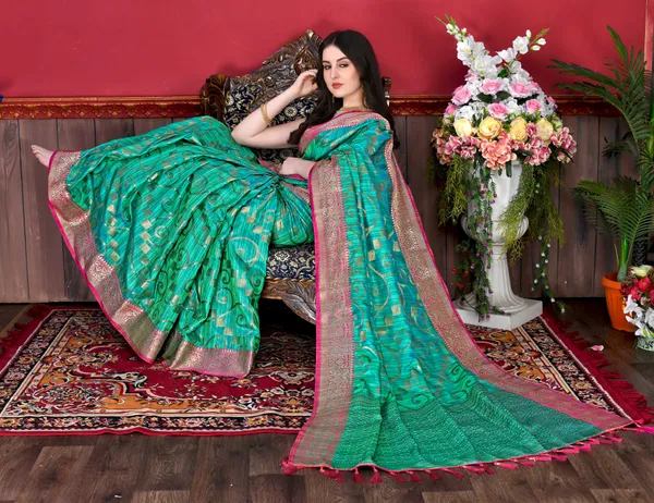 Green_Soft_Silk_Beautiful_Fully_Weaving_Saree_Unstiched_Blouse