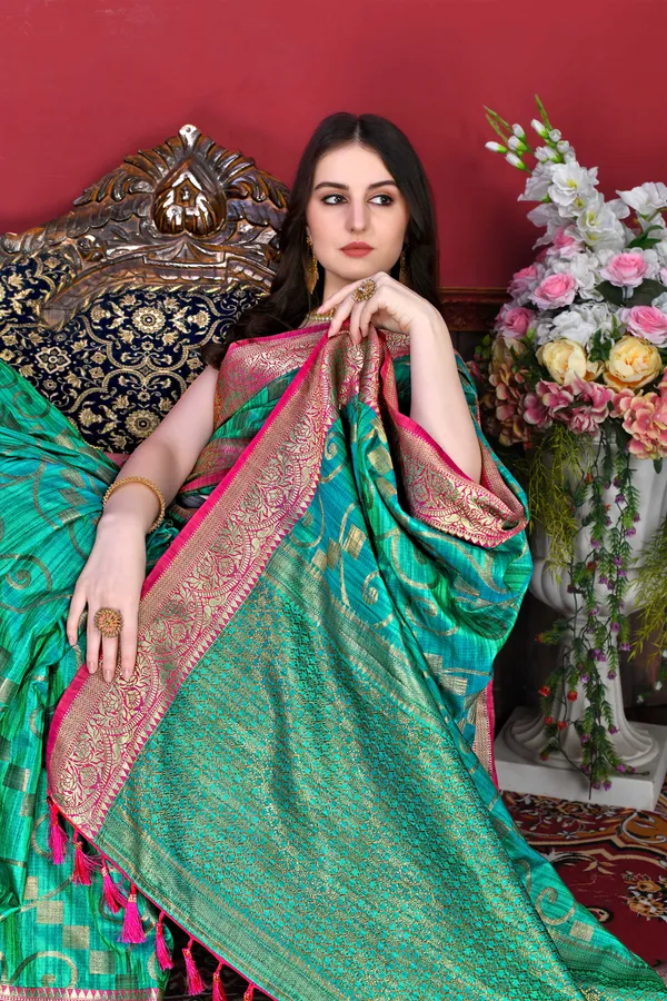 Green_Soft_Silk_Beautiful_Fully_Weaving_Saree_Unstiched_Blouse