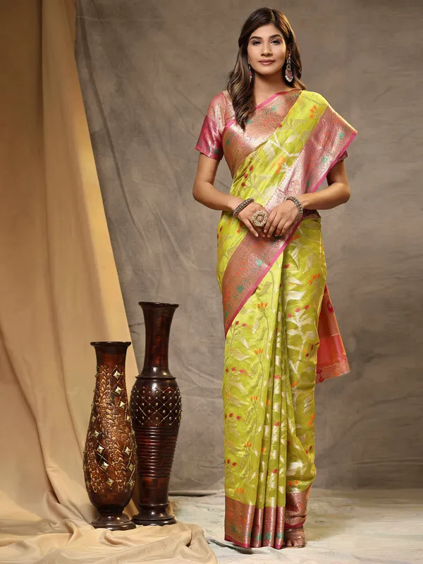Green_Organza_Silk_Fabric_With_Zari_Weaving_Rich_Pallu_And_Contrast_Meenakri_Weaving_Border_Saree