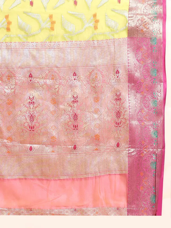 Green_Organza_Silk_Fabric_With_Zari_Weaving_Rich_Pallu_And_Contrast_Meenakri_Weaving_Border_Saree