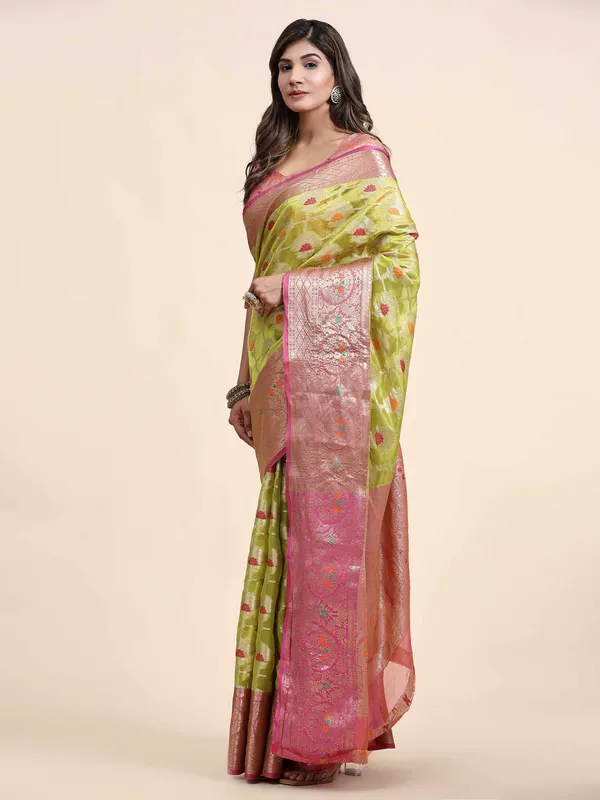 Green_Organza_Silk_Fabric_With_Zari_Weaving_Rich_Pallu_And_Contrast_Meenakri_Weaving_Border_Saree
